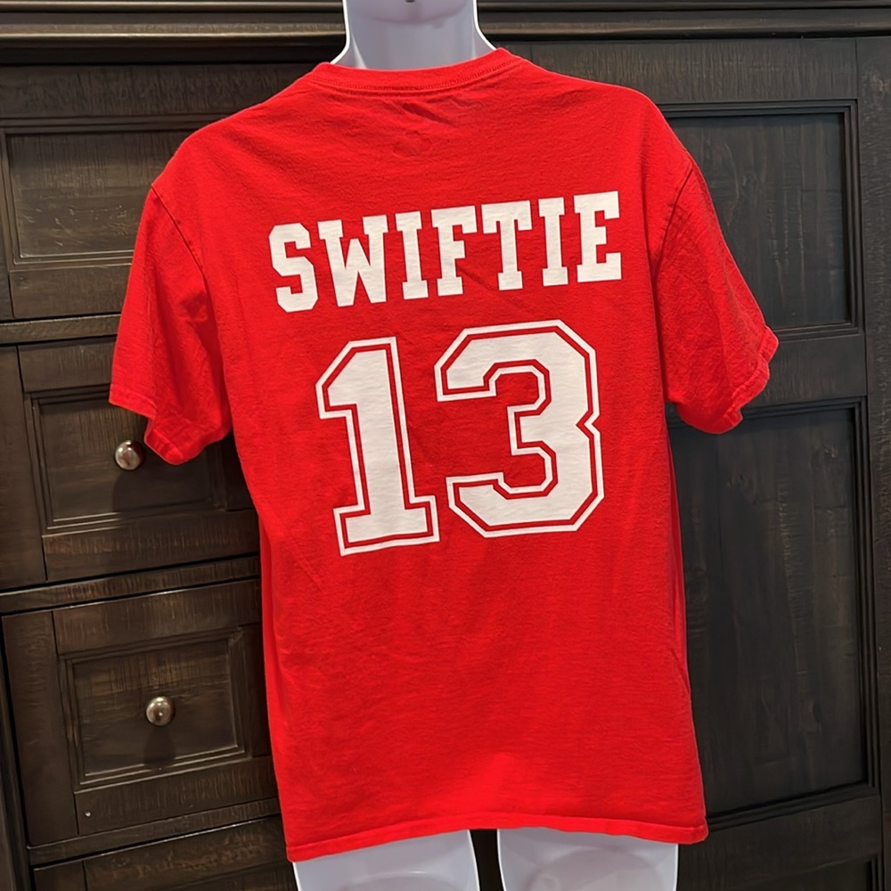 Swiftie xo KC CHIEFS vintage diy tshirt size L red and swifite white on the back